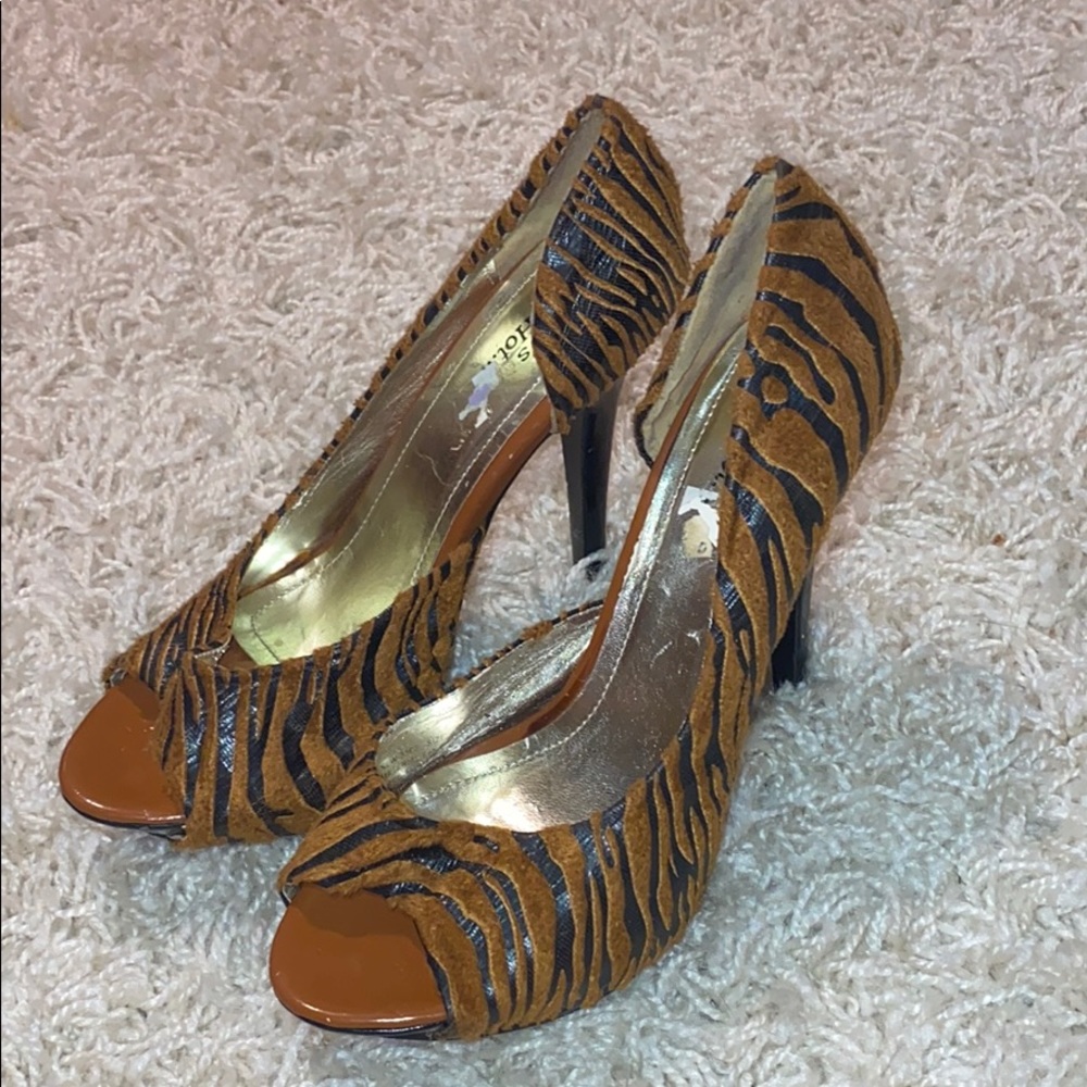 Sexy Tiger Print Heels!